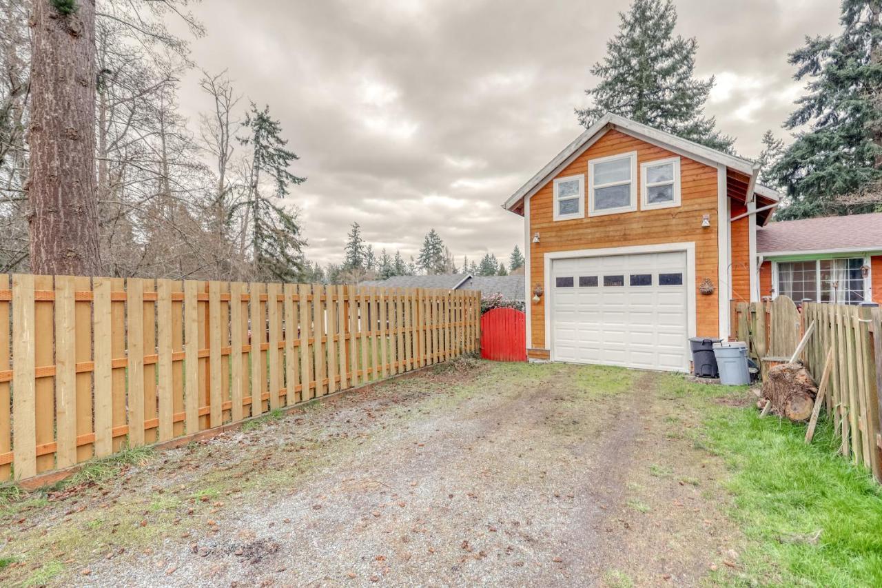 Studio By The Gazebo In Langley Apartamento Exterior foto